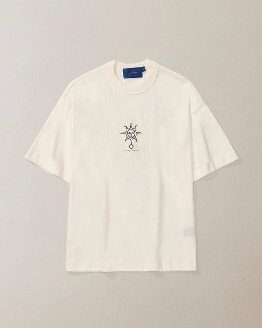 Camiseta QC Sol Em S.A Boxy Off White